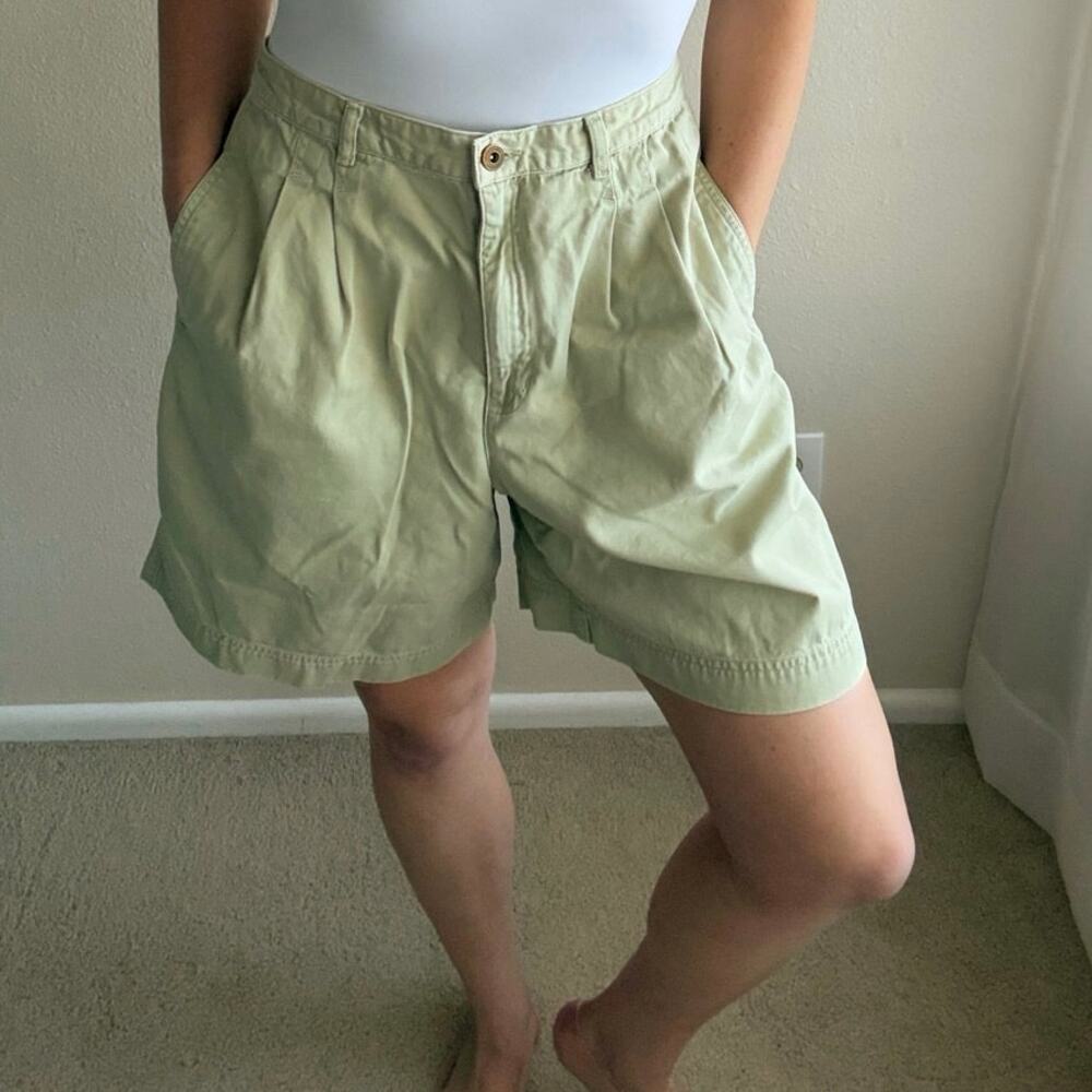 Liz Claiborne vtg tailored pleated bermuda shorts minimalist grandma 90s neutral